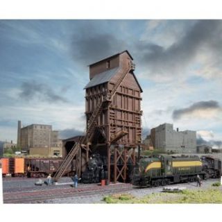 Walthers Cornerstone Series&#174 N Scale Wood Coaling Tower   Kit 3 5/8 x 2 1/4 x 6 1/2" 9.2 x 5.7 x 16.5cm: Toys & Games