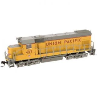 Atlas Trainman(R) N Scale Diesel GP15 1 Standard, Powered Union Pacific #607 Locomotive: Toys & Games