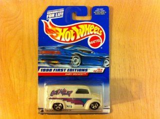 DAIRY DELIVERY * FIRST EDITIONS SERIES #10 of 40 * HOT WHEELS 1998 Basic Car Series * Collector #645 *: Toys & Games