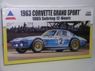 1963 Corvette Grand Sport "1965 Sebring"  Plastic Model Kit 
