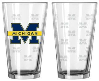Michigan Wolverines Satin Etch Pint Glass Set : Beer Glasses : Sports & Outdoors