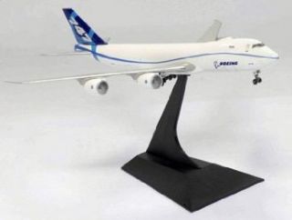 Dragon Models Boeing 747 8 Freighter Diecast Aircraft, Scale 1:400: Toys & Games