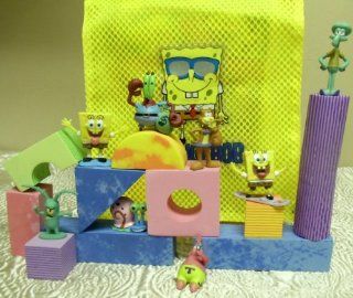 SpongeBob SquarePants 19 Piece Bath Toy Set Featuring SpongeBob Mesh Tote Bag to Store Items, 10 Special Floating Colorful Blocks, and 8 SpongeBob Figures with Patrick, Mr. Krabs, Squidward, Sandy Cheeks, Plankton, and Gary: Toys & Games