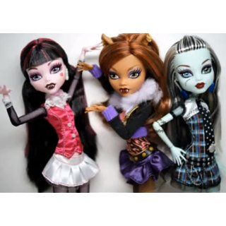 Monster High Series 1 Set of 4 Action Figure Dolls Draculaura, Frankie Stein, Lagoona Blue Clawdeen Wolf: Toys & Games