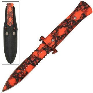 AZ 993. War Apocalyptic Zombie Hunter Dagger Well made with a strong and sturdy feel in the hand, a shrouded Zombie skull head pattern cloaked in an eerie red haze across the entire dagger makes this the perfect weapon for a good Zombie hunt! Razor sharp w