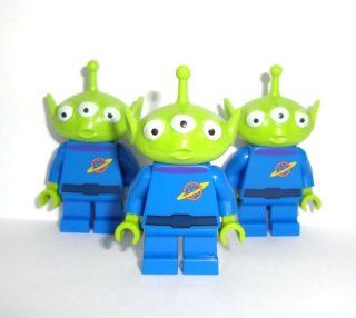 Lego Toy Story 3 Mini Figures   Alien 3 Pack (Approximately 40mm / 1.6 Inch tall): Toys & Games