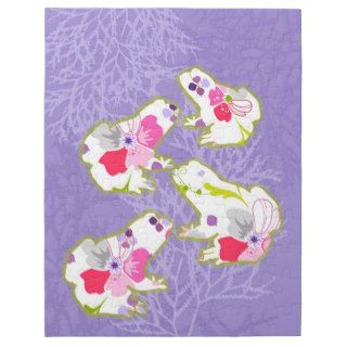 Frogs on pastel violet background. puzzle