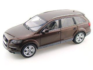 Audi Q7 Facelift 1/18 Teak Brown: Toys & Games