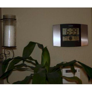 La Crosse Technology WS 8117U IT AL Atomic Wall Clock with Indoor/Outdoor Temperature   Weather Monitor Clocks