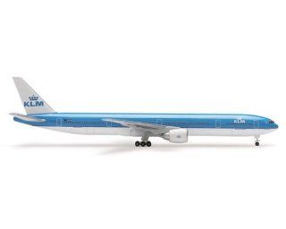 Herpa 1/500 KLM Boeing 777 300ER: Toys & Games