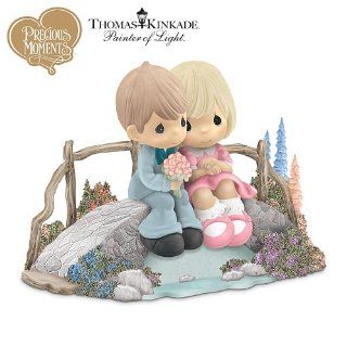 Thomas Kinkade Precious Moments Figurine: Love Bridges Our Hearts   Collectible Figurines