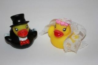 Quitsche Ente "Hochzeitspaar" 2 Entchen Badeentchen: Bekleidung