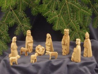 KINDERKRIPPE 11 teilig. Krippenfiguren in Bethlehem handgeschnitzt aus Olivenholz. Hhe der stehenden Figuren circa 9 cm.: Küche & Haushalt