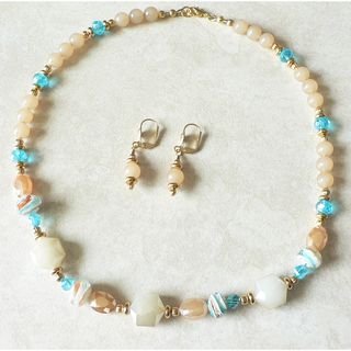 Palmtree Gems Safari Necklace and Earrings Set