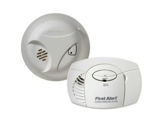 FIRST ALERT SCO403 Smoke Alarm & Carbon Monoxide Detector Combo Pack